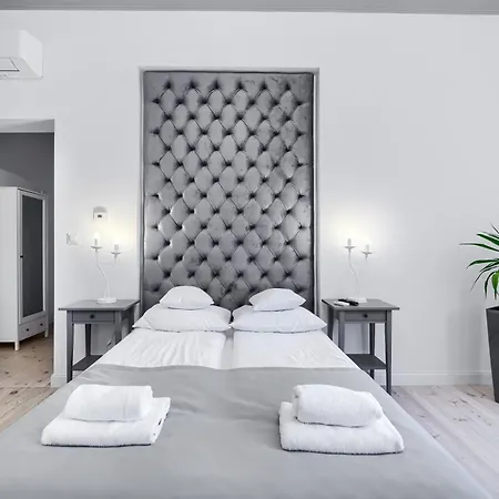 1899 By Platinum Apartment