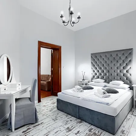 1899 By Platinum Apartment