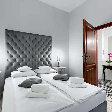 1899 By Platinum Apartament